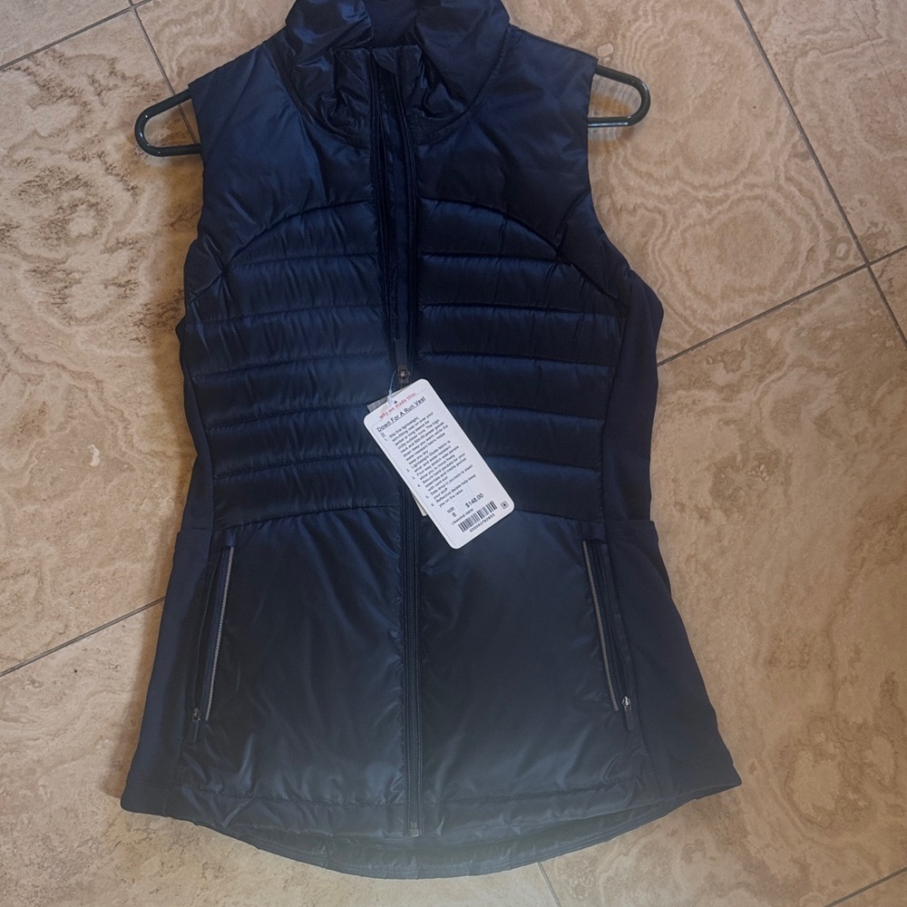 Women's Navy Down for a Run Lululemon vest.  Brand spanking new.  Never Worn!